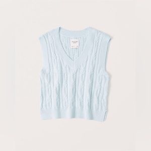 LIKE NEW // Abercrombie Cropped V-Neck Sweater Vest in Light Blue